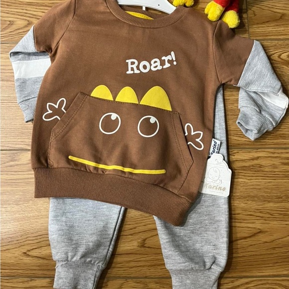 Tracksuit sizes 12 months and 18 months - Picture 2 of 2